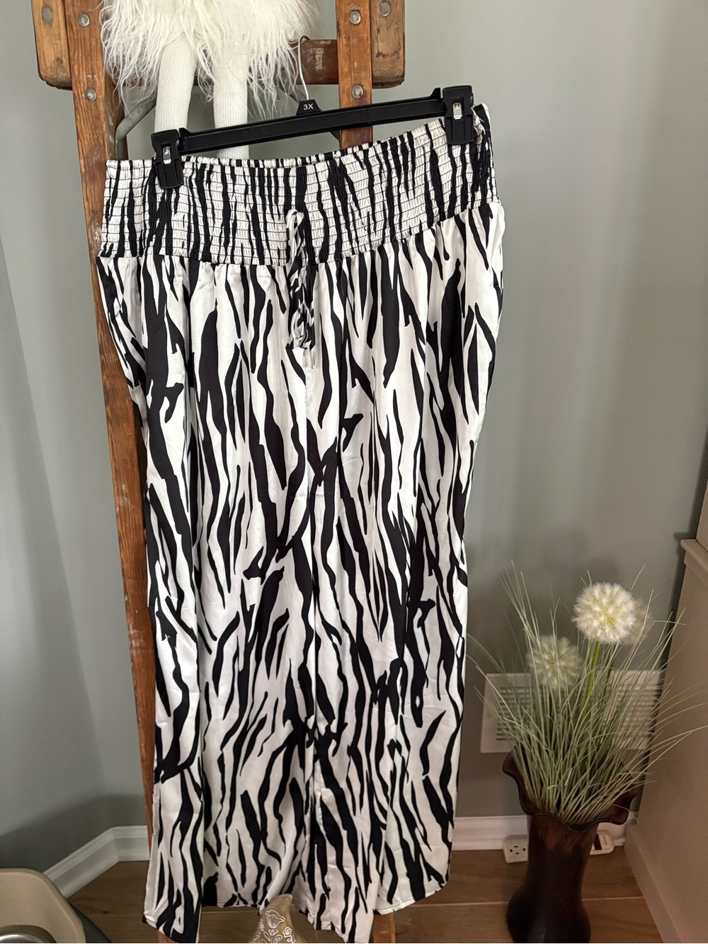 Black & cream Zebra Print NWOT size 2X pants
